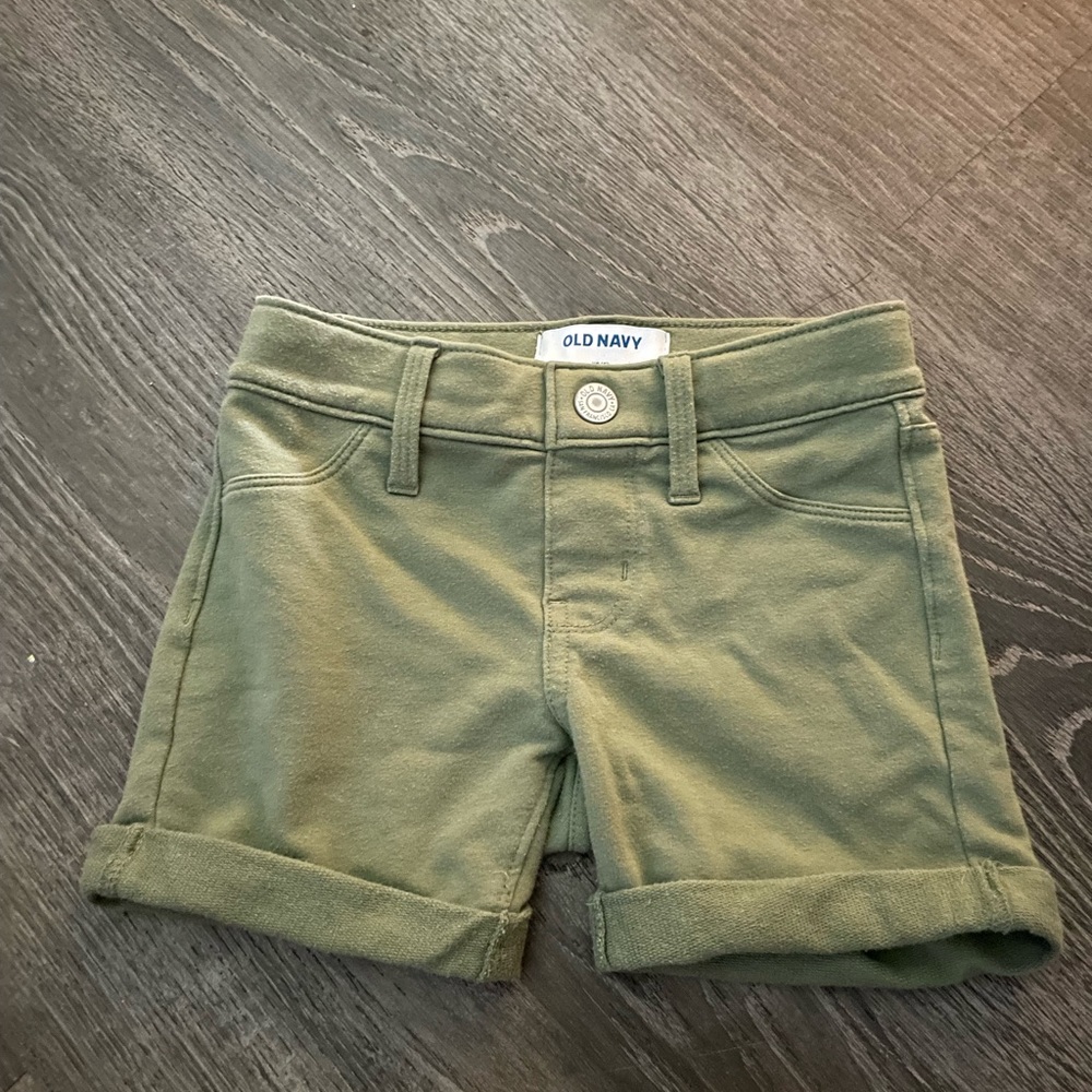 Hunter green girls shorts. Stretchy old navy  xs-5